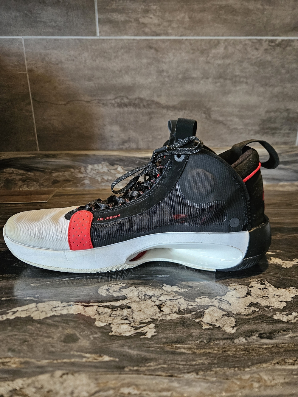 Jordan 34 Chicago 2019 Size 9.5 - Picture 6 of 15